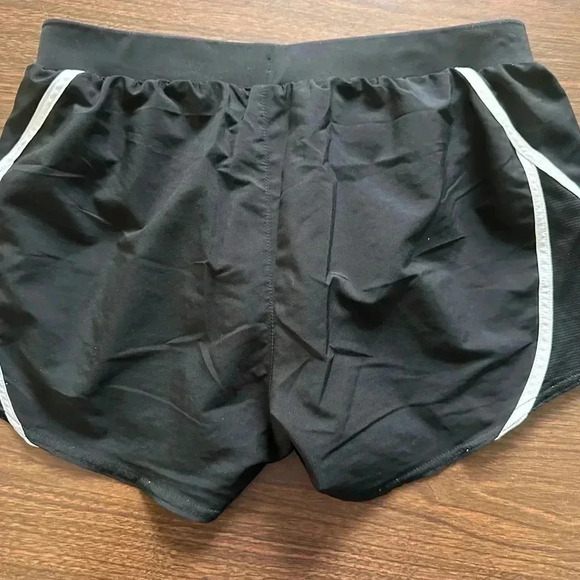 Under Armour Women’s Loose Running Shorts. Sz M. Attached Undergarment. Black - Picture 2 of 7